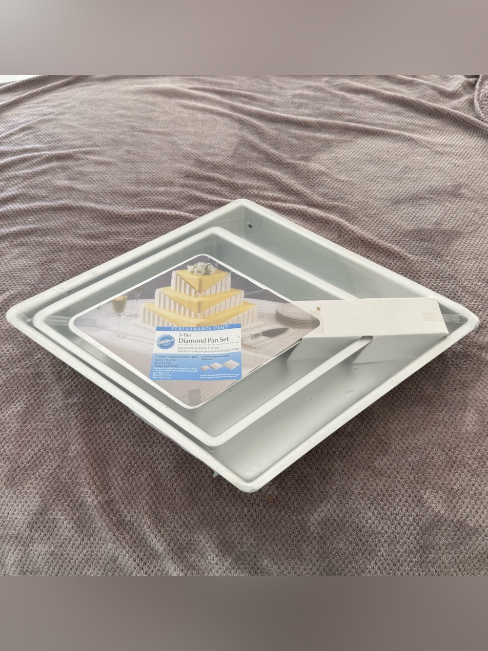 Wilton Diamond Cake Pan Set in Light Gray